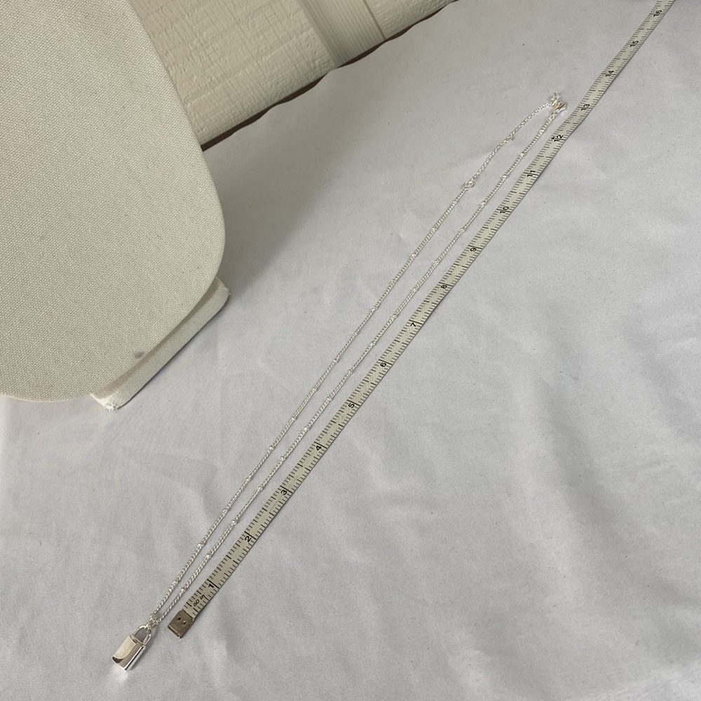 Long Silvertone padlock necklace - Picture 6 of 9